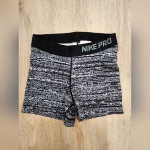Nike pro shorts size small